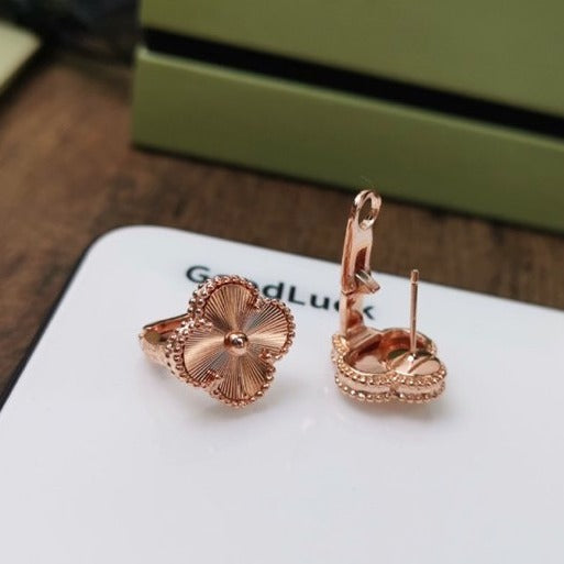 [Liorra]CLOVER MEDIUM STUD EARRINGS