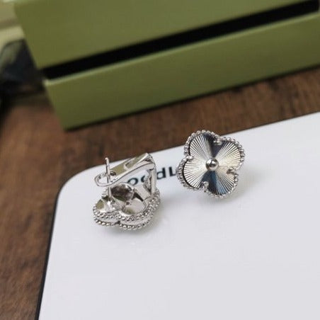 [Liorra]CLOVER MEDIUM STUD EARRINGS