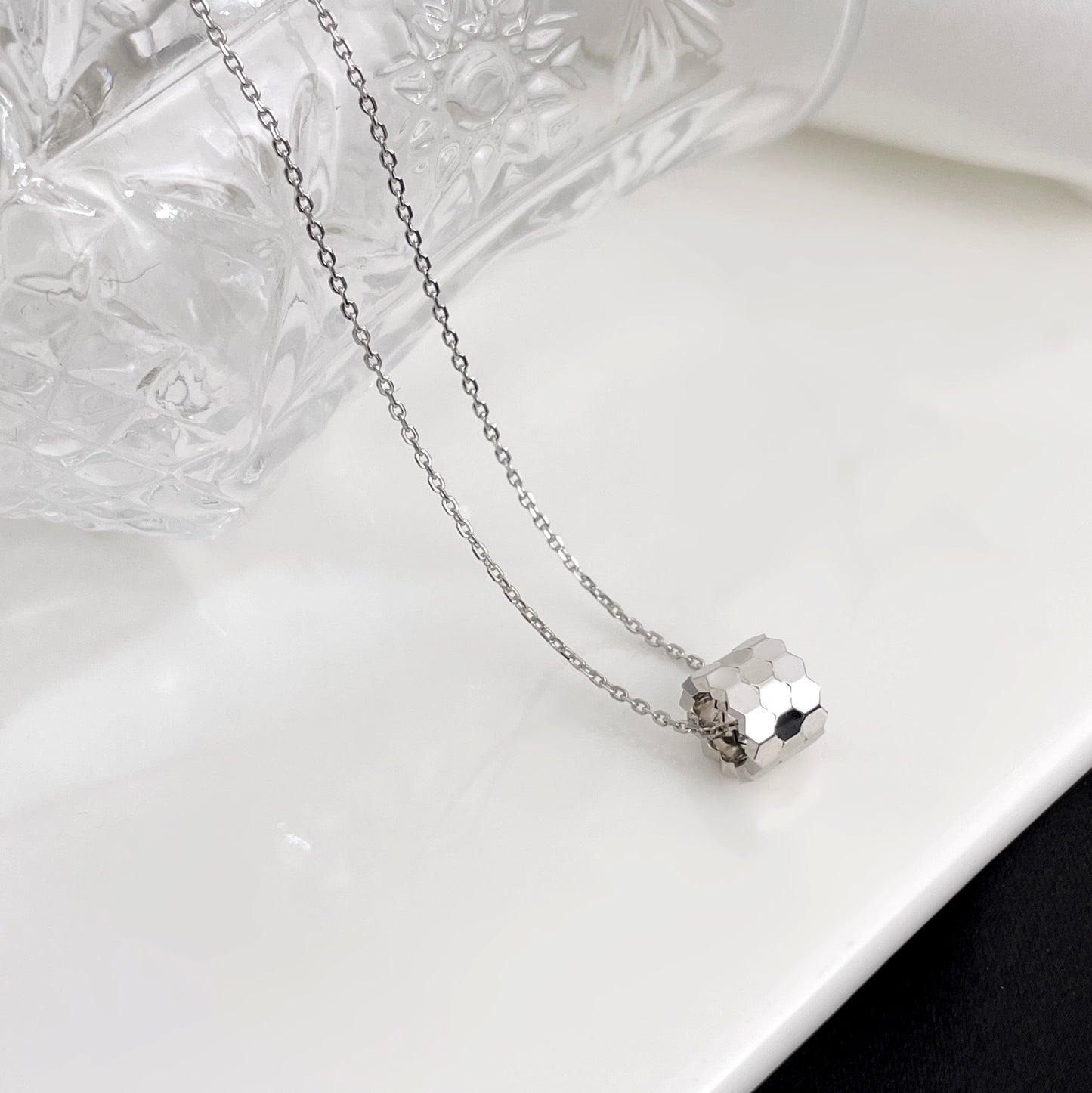 [Liorra]BEE MINI NECKLACE
