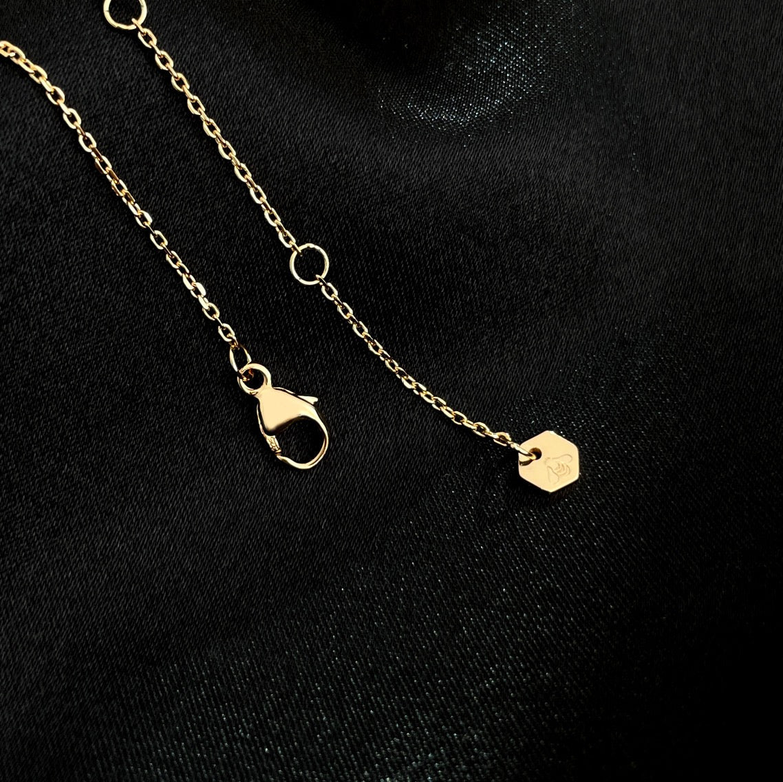 [Liorra]BEE MINI NECKLACE
