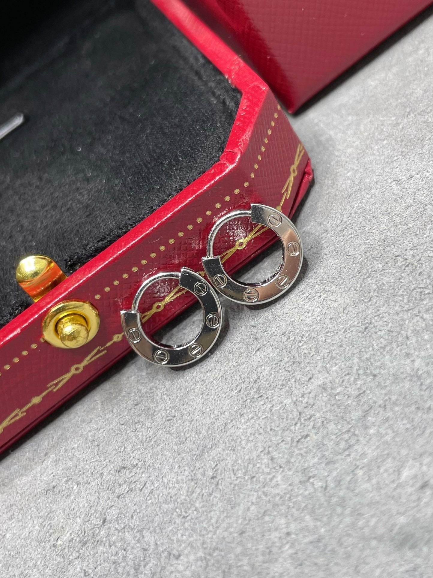 [Liorra]LOVE MINI EARRINGS