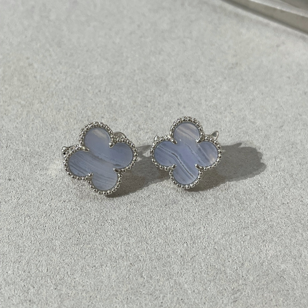 [Liorra]CLOVER CHALCEDONY SILVER STUD EARRINGS