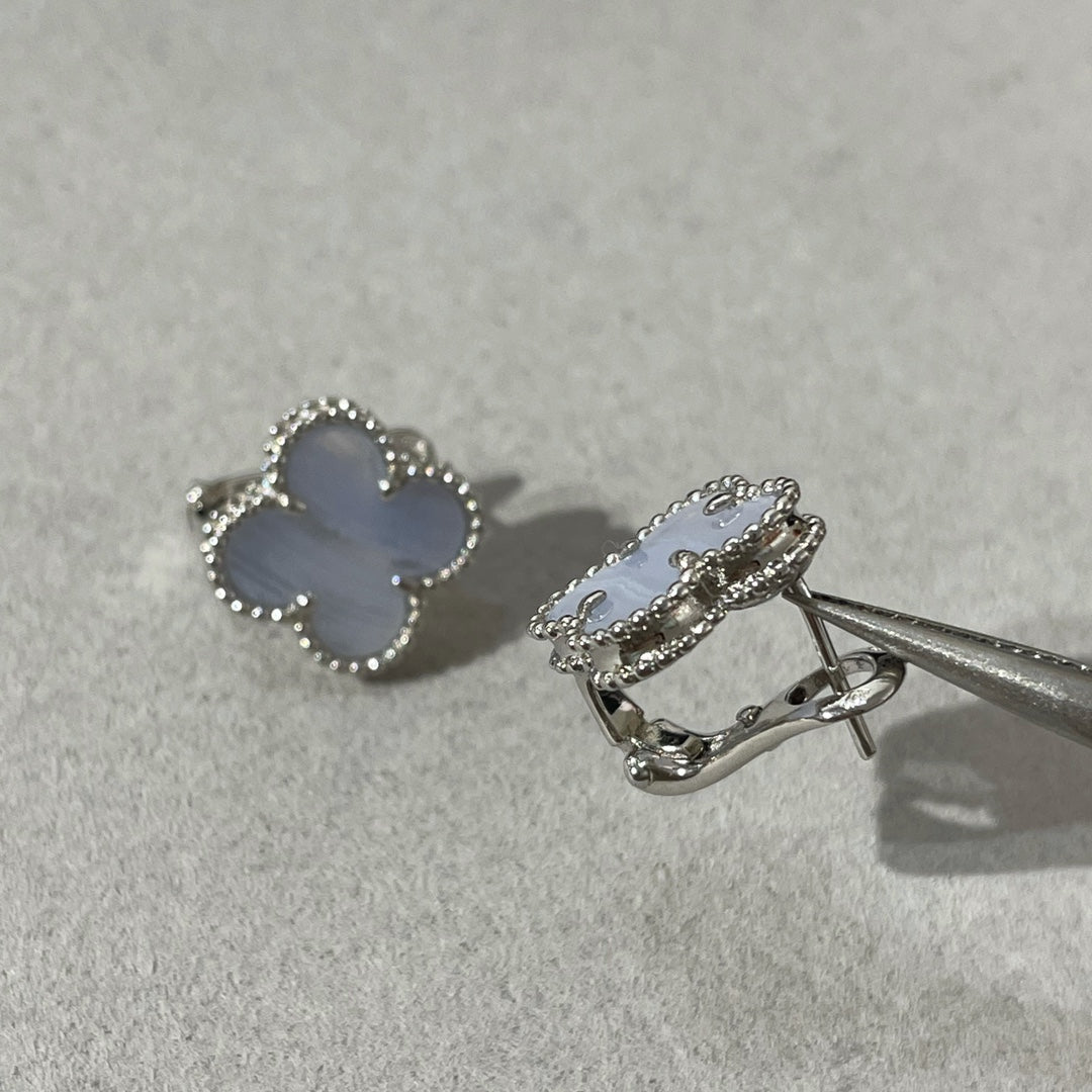 [Liorra]CLOVER CHALCEDONY SILVER STUD EARRINGS