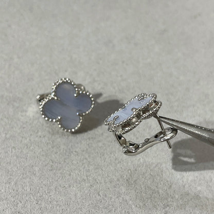 [Liorra]CLOVER CHALCEDONY SILVER STUD EARRINGS
