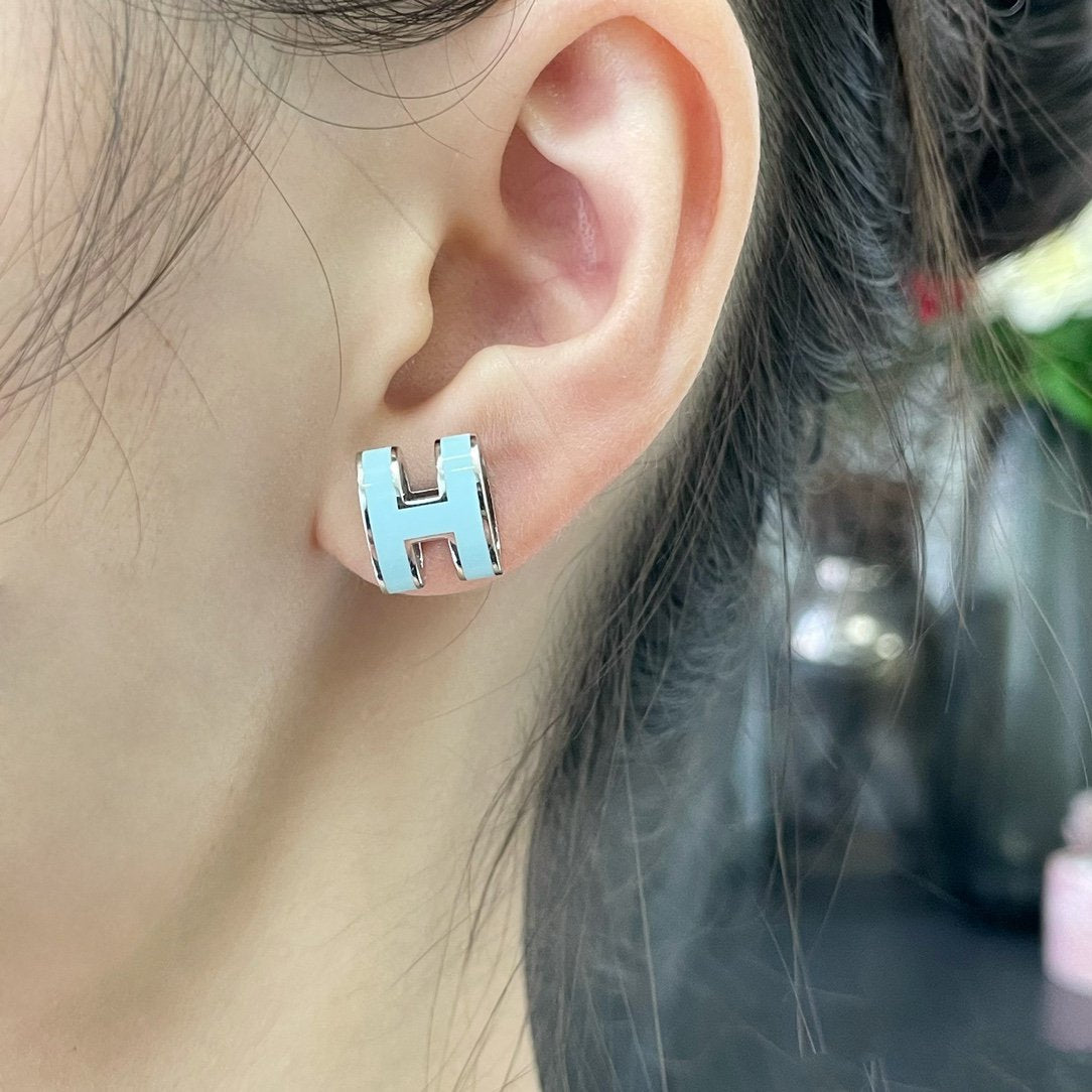[Liorra]POP H SKY BLUE STUD EARRINGS