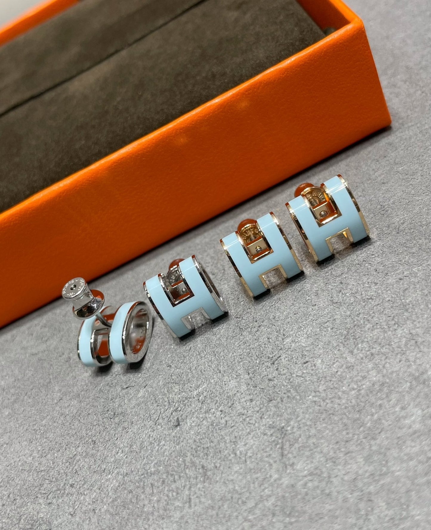 [Liorra]POP H SKY BLUE STUD EARRINGS