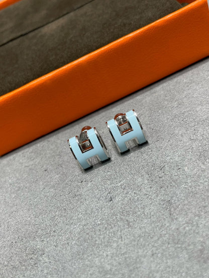 [Liorra]POP H SKY BLUE STUD EARRINGS