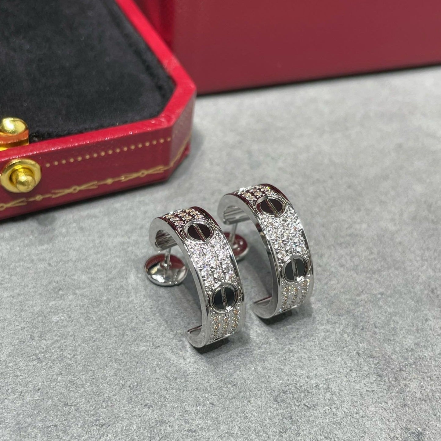 [Liorra]LOVE CERAMIC DIAMOND PAVED SILVER EARRINGS
