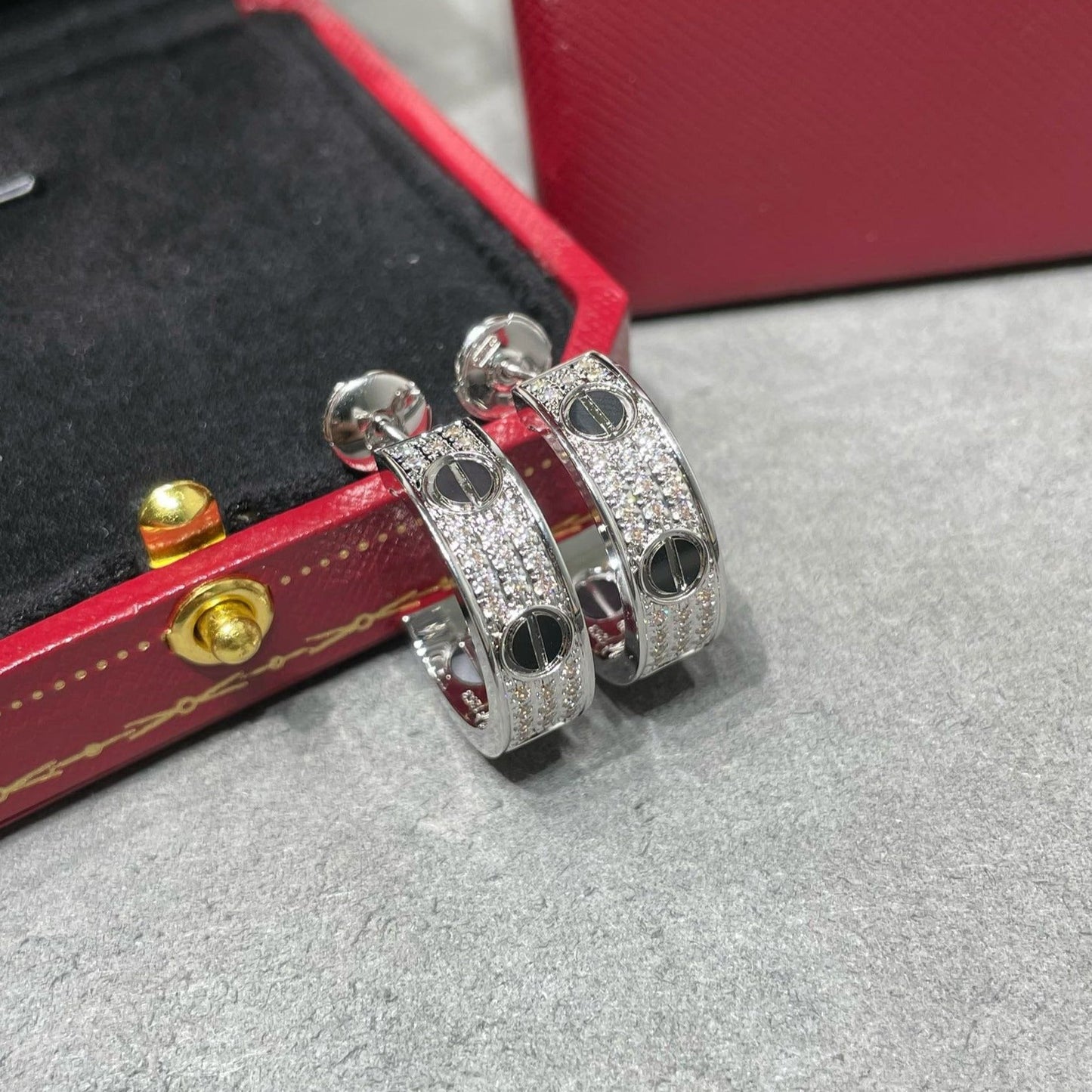 [Liorra]LOVE CERAMIC DIAMOND PAVED SILVER EARRINGS