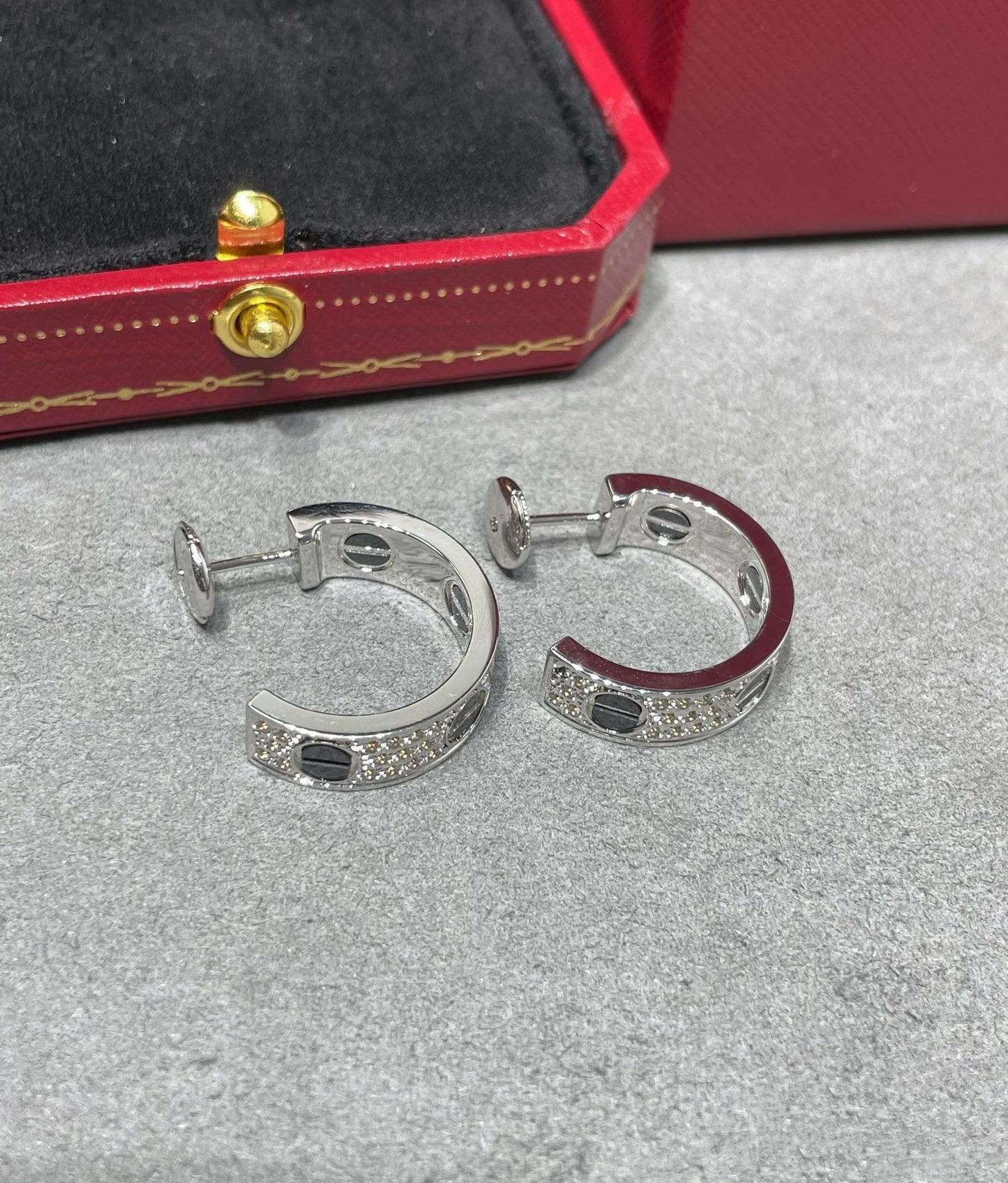 [Liorra]LOVE CERAMIC DIAMOND PAVED SILVER EARRINGS