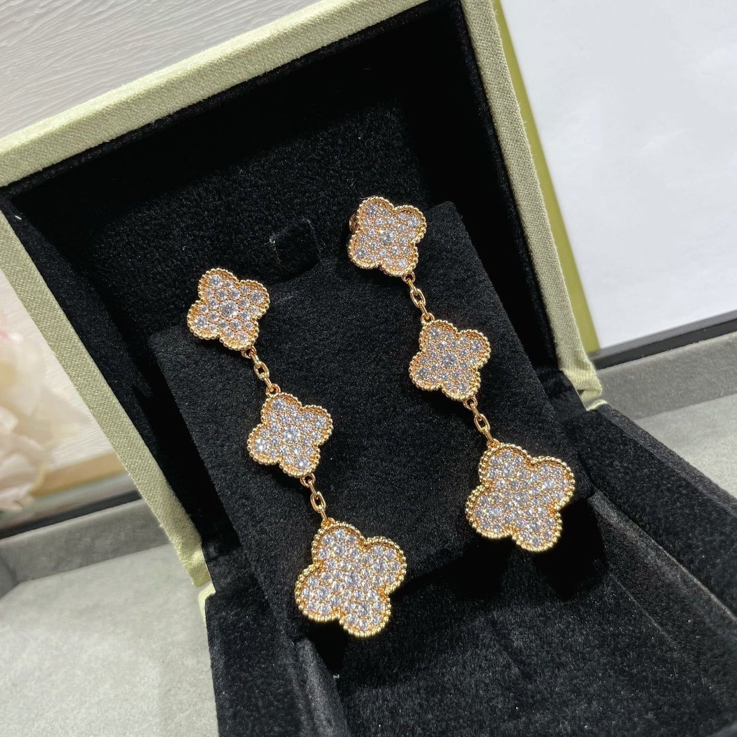 [Liorra]CLOVER 3 MOTIFS DIAMOND PAVED Liorra GOLD EARRINGS