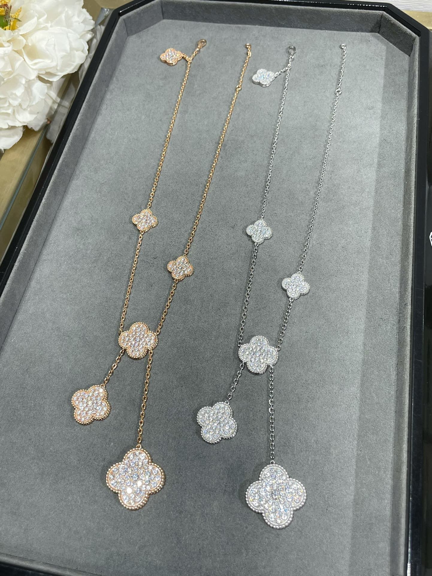 [Liorra]CLOVER 6 MOTIF DIAMOND PAVED NECKLACE
