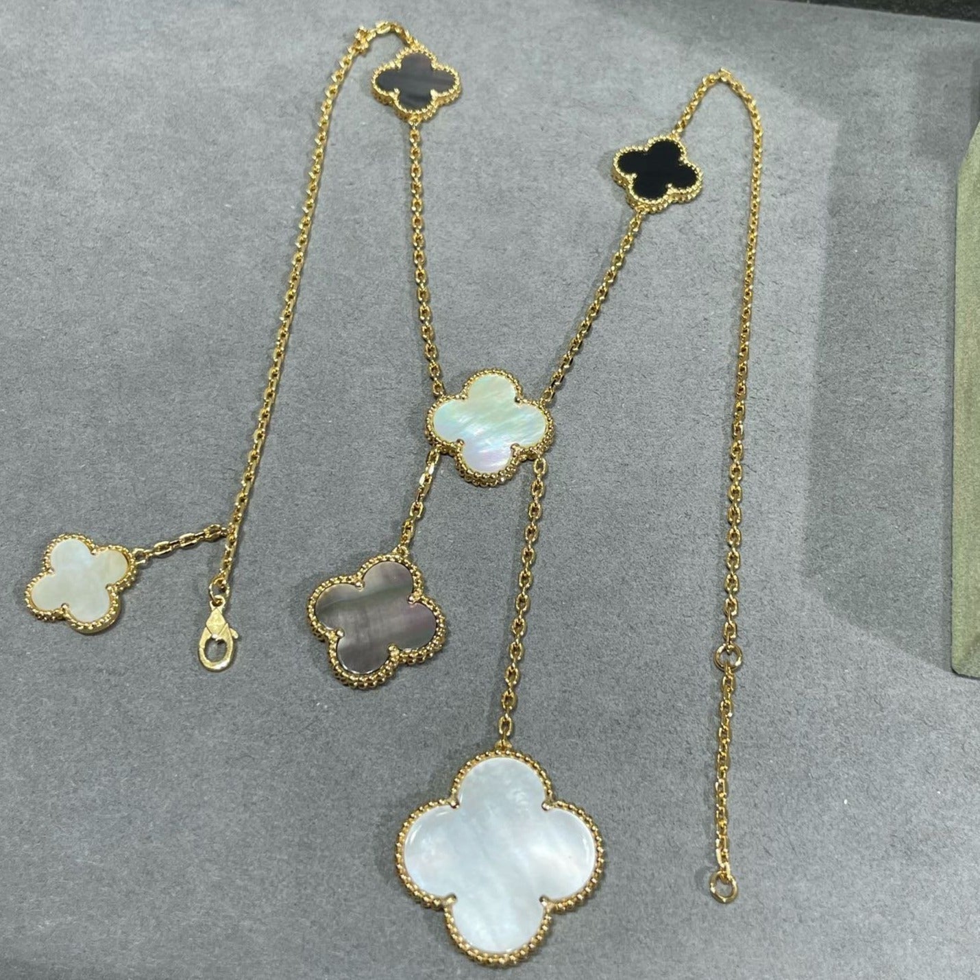 [Liorra]CLOVER 6 MOTIF MOP ONYX GOLD NECKLACE