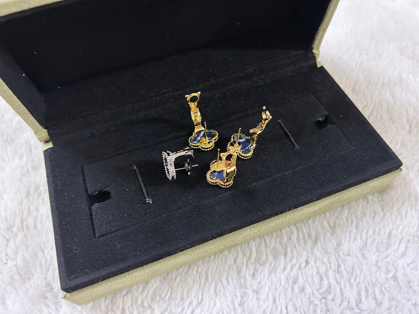 [Liorra]CLOVER PIETERSITE MEDIUM STUD EARRINGS