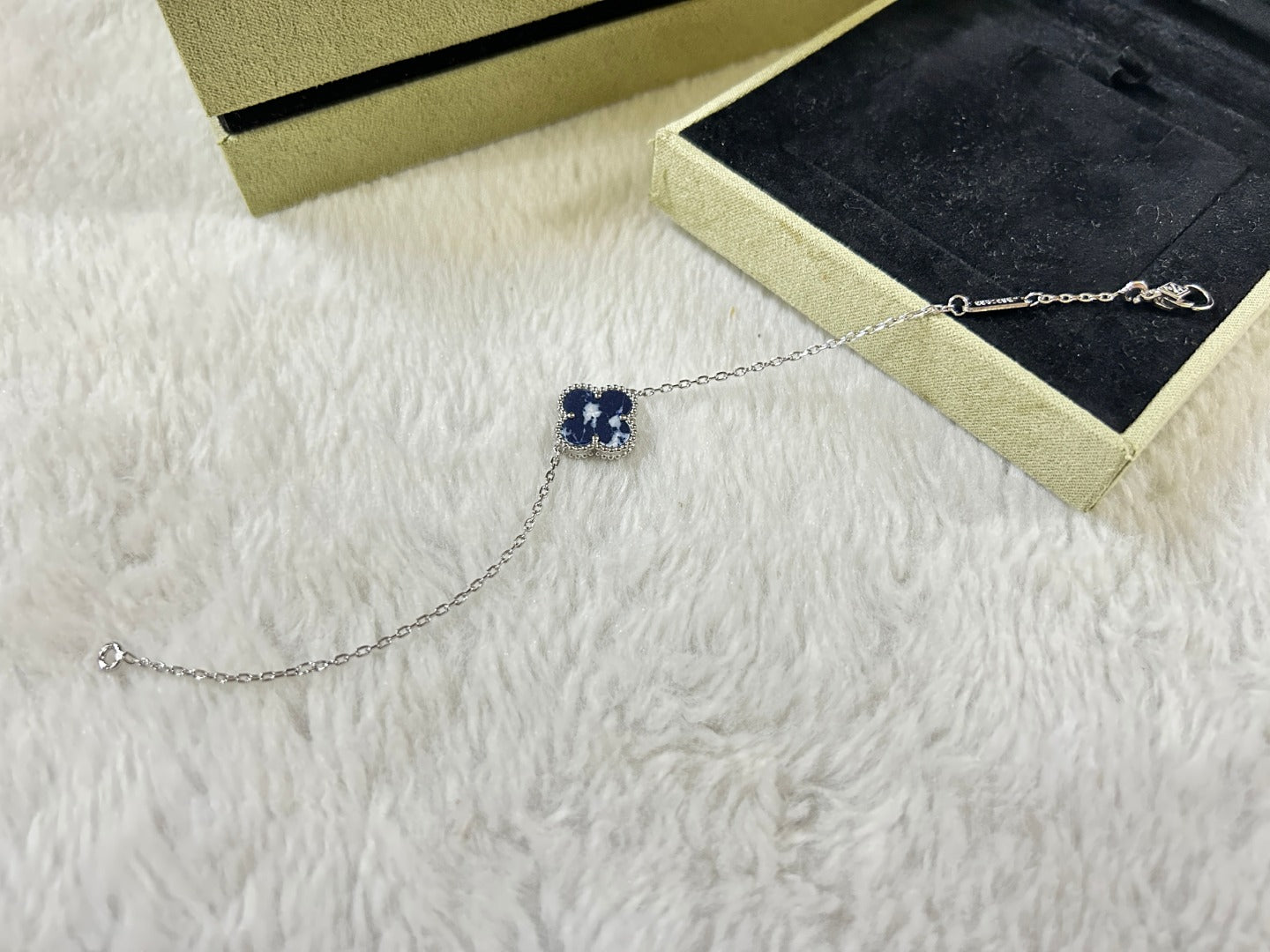 [Liorra]CLOVER 1 MOTIF PIETERSITE BRACELET