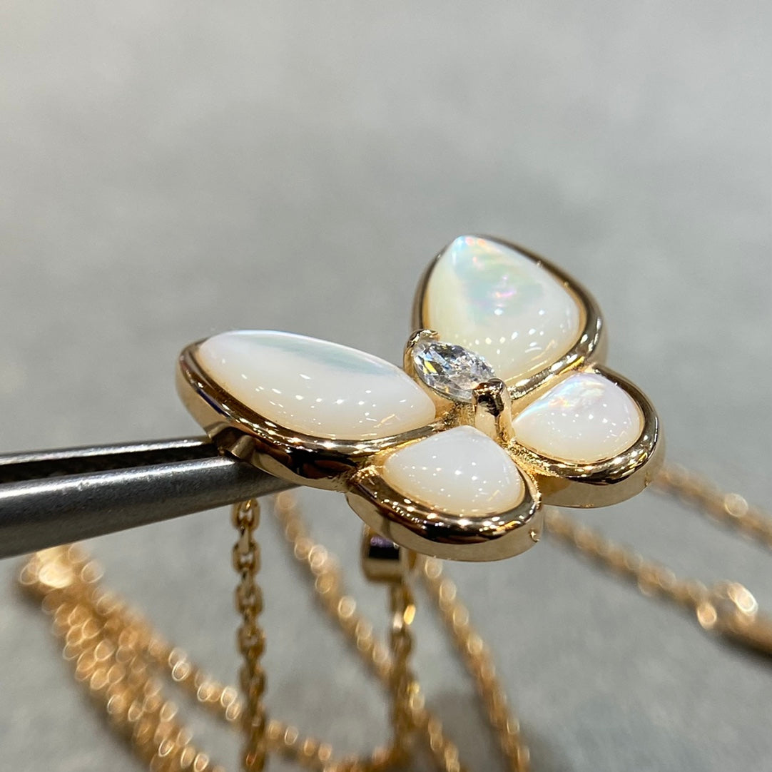 [Liorra]BUTTERFLY MOP DIAMOND NECKLACE
