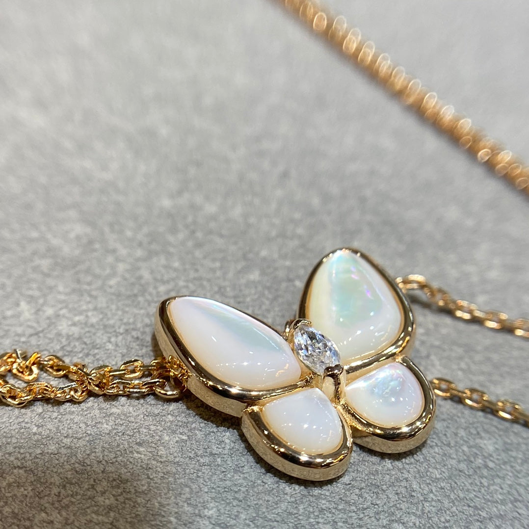 [Liorra]BUTTERFLY MOP DIAMOND NECKLACE