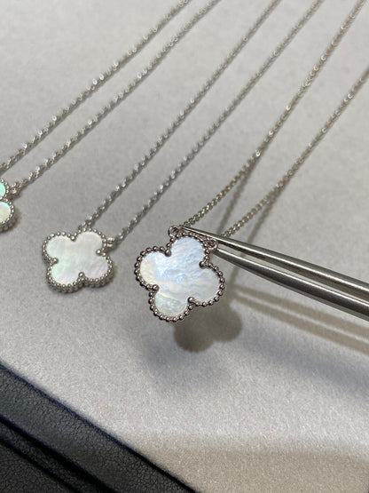 [Liorra]CLOVER MEDIUM SILVER WHITE MOP NECKLACE