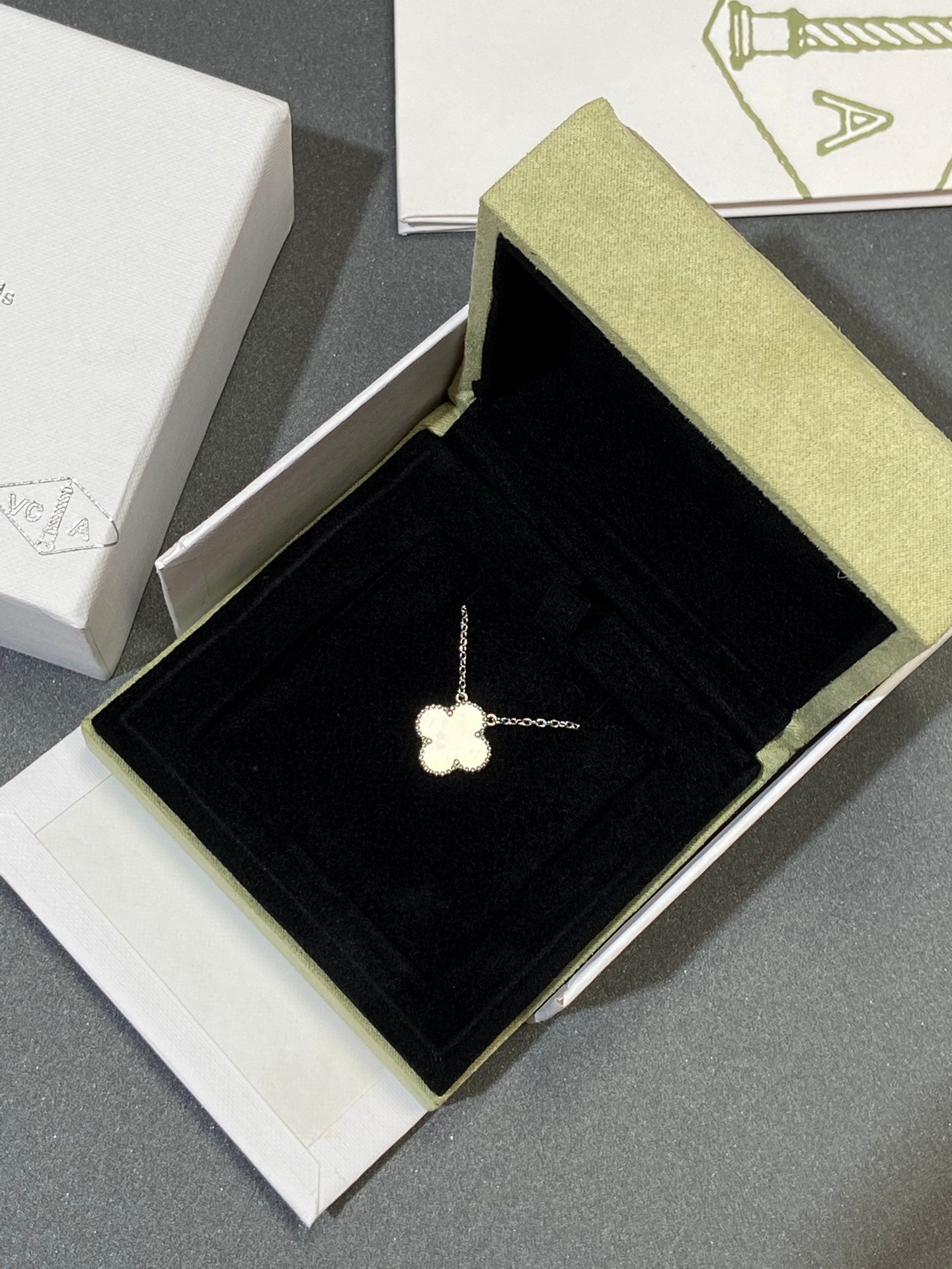 [Liorra]CLOVER MEDIUM SILVER WHITE MOP NECKLACE