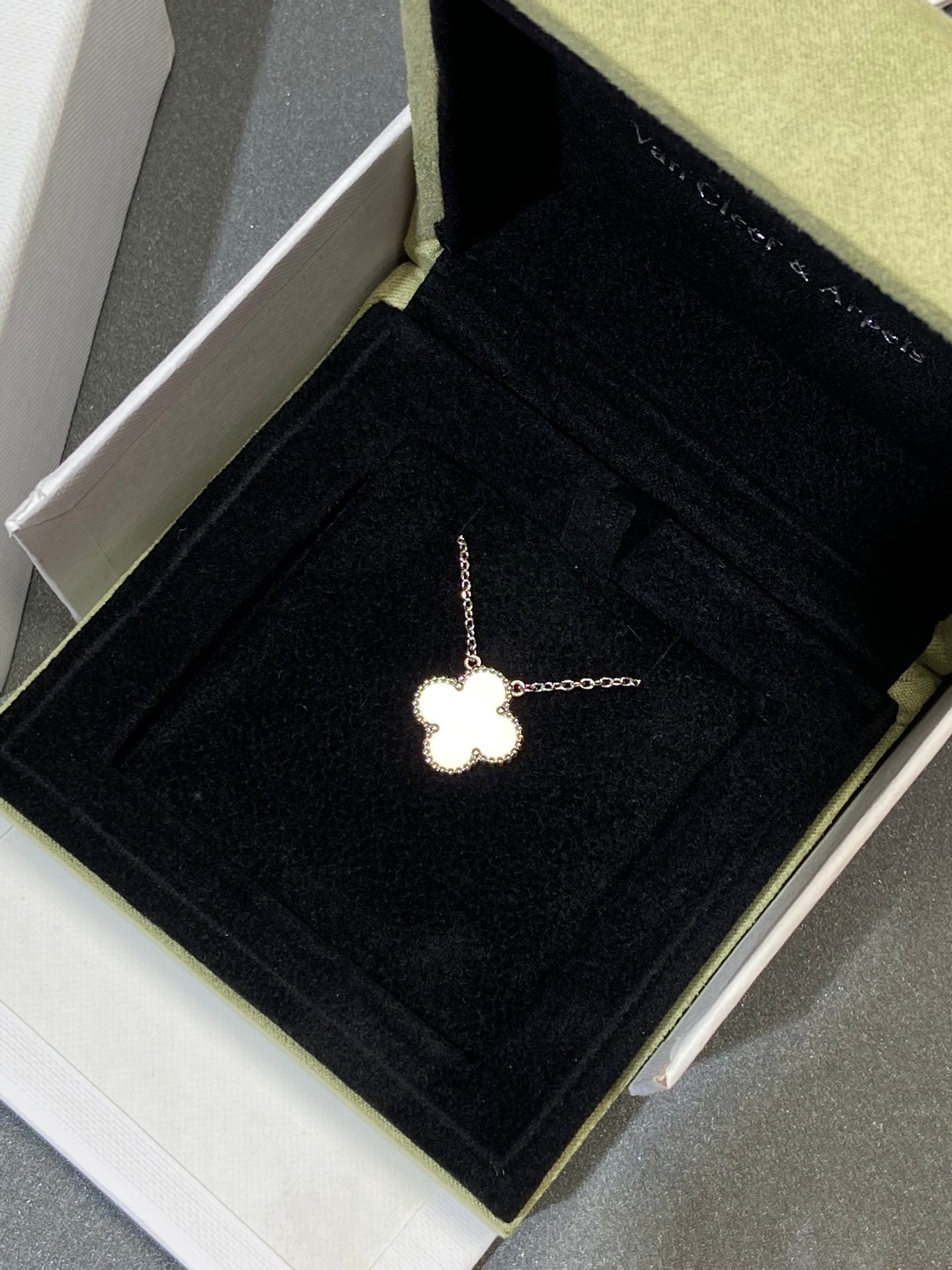 [Liorra]CLOVER MEDIUM SILVER WHITE MOP NECKLACE