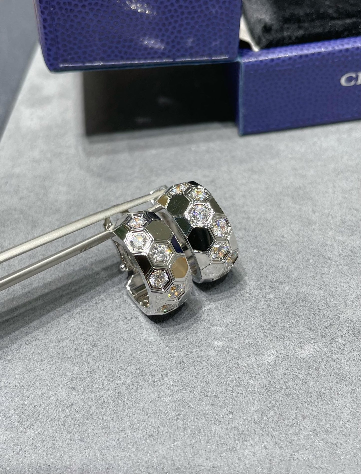 [Liorra]BEE LOVE DIAMOND HOOP EARRINGS