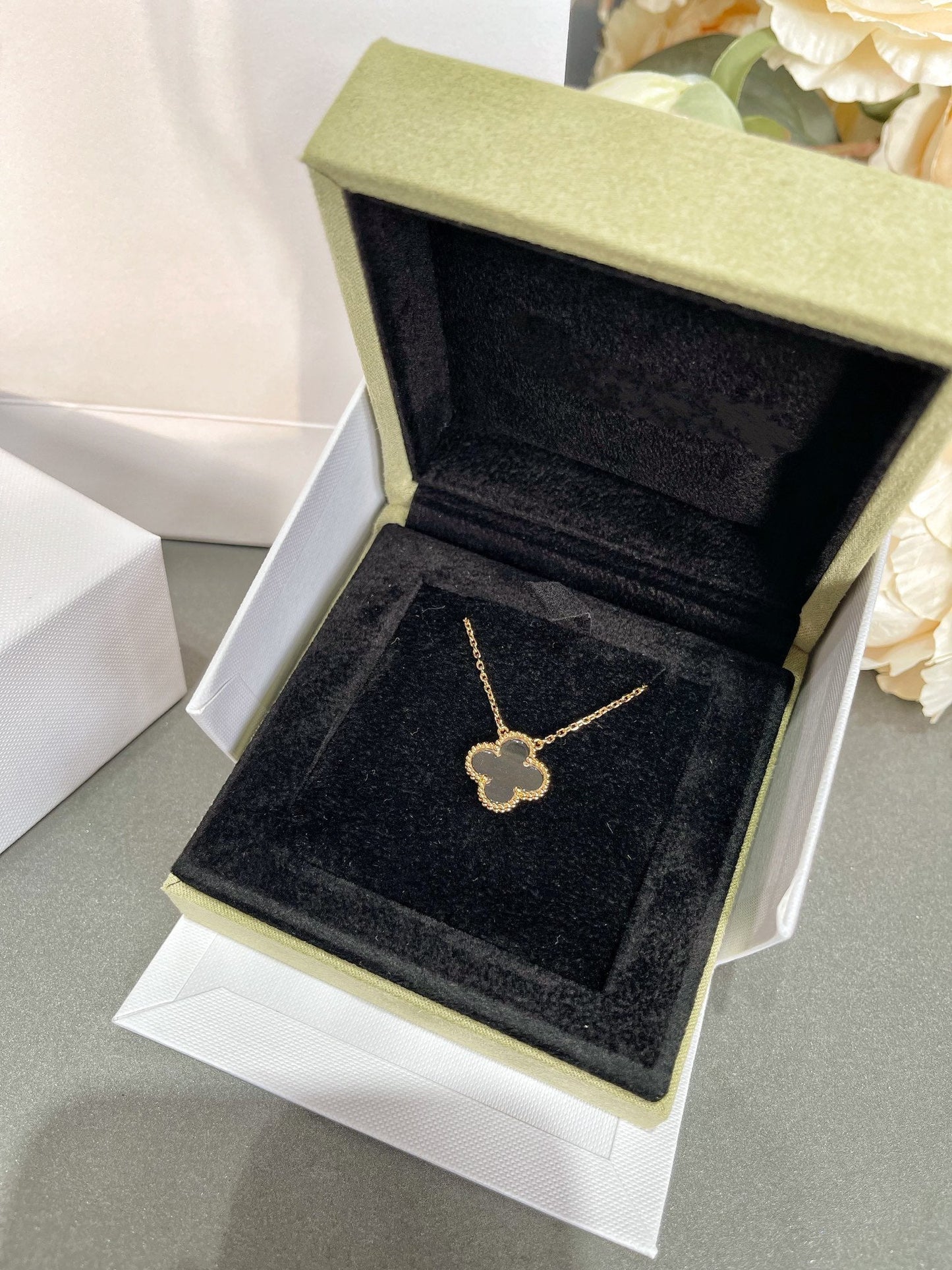 [Liorra]CLOVER ROCK CRYSTAL Liorra GOLD NECKLACE