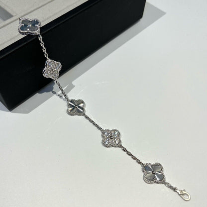 [Liorra] CLOVER 5 MOTIF LASER BRACELET COLLECTION