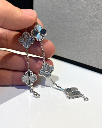[Liorra] CLOVER 5 MOTIF LASER BRACELET COLLECTION