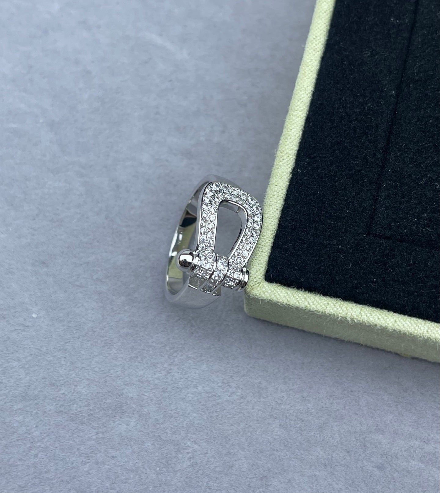 [Liorra]Wide Hoof-Shaped Diamond-Studded Ring