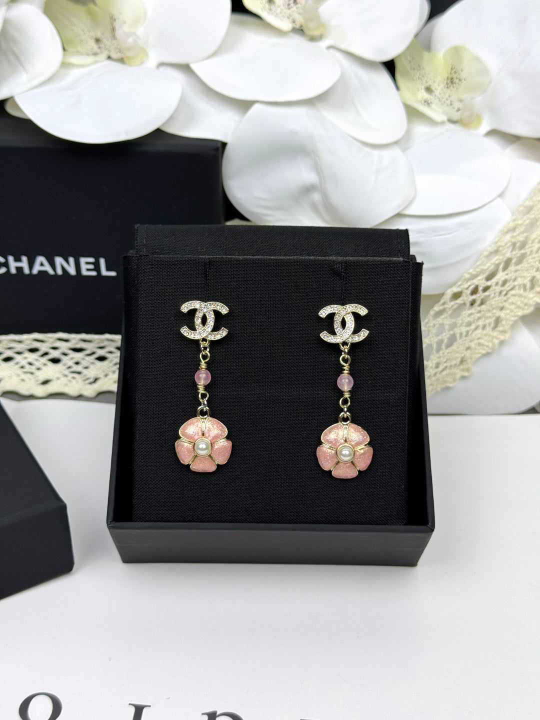[Liorra]26C Pink Camellia Enamel Pendant with Double C Earrings