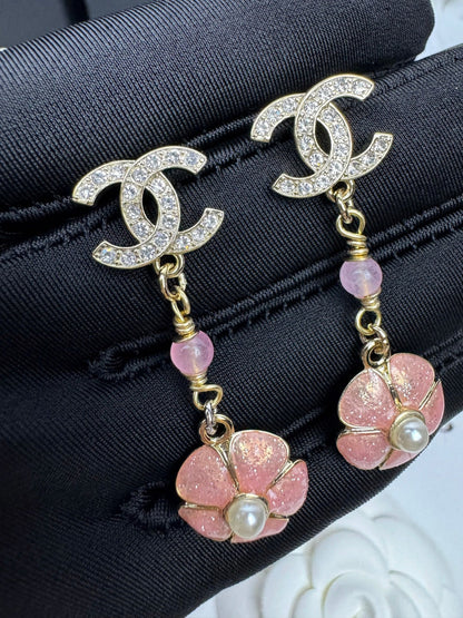 [Liorra]26C Pink Camellia Enamel Pendant with Double C Earrings