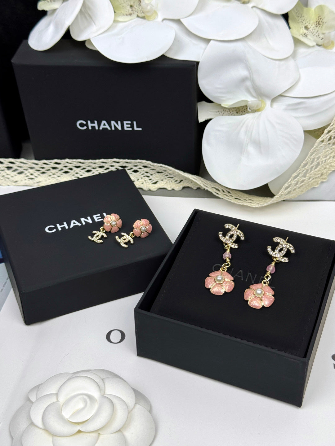 [Liorra]26C Pink Camellia Enamel Pendant with Double C Earrings