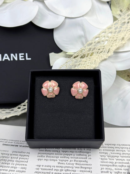 [Liorra]26C Pink Camellia Pearl Enamel Stud Earrings