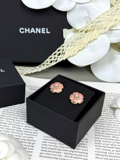 [Liorra]26C Pink Camellia Pearl Enamel Stud Earrings