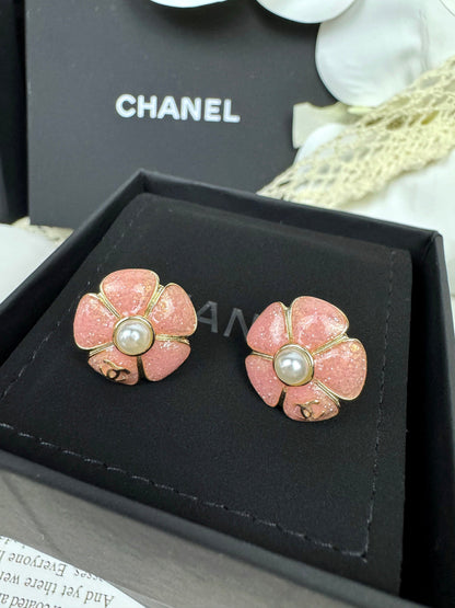 [Liorra]26C Pink Camellia Pearl Enamel Stud Earrings