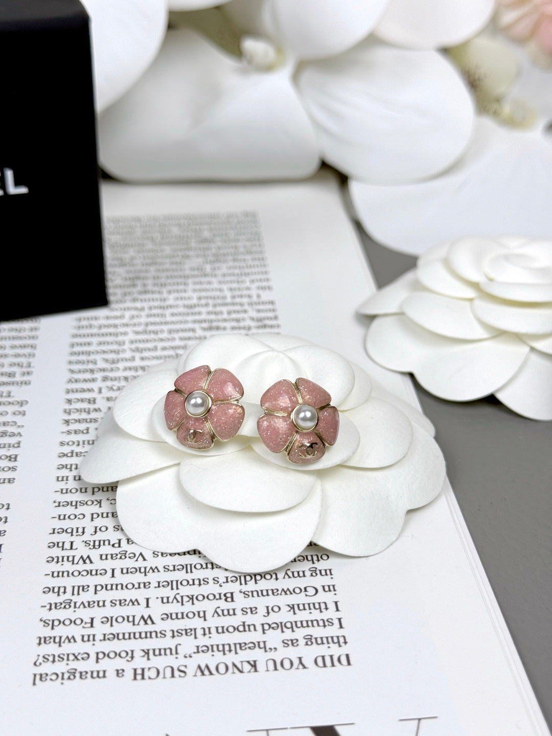 [Liorra]26C Pink Camellia Pearl Enamel Stud Earrings