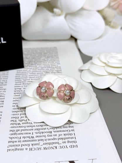 [Liorra]26C Pink Camellia Pearl Enamel Stud Earrings