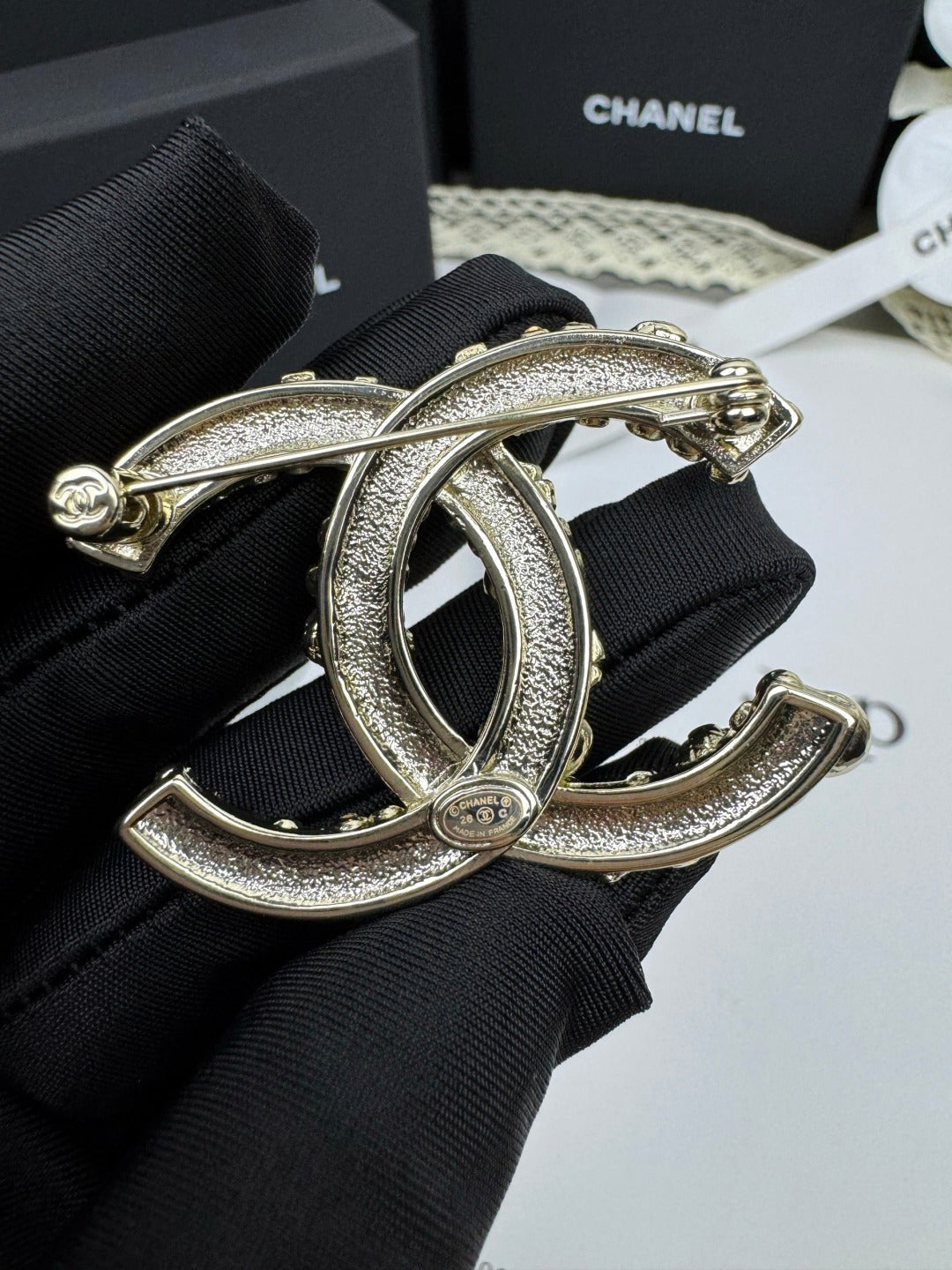 [Liorra]26C Pink-White Enamel Ice Cream Cone Double C Brooch