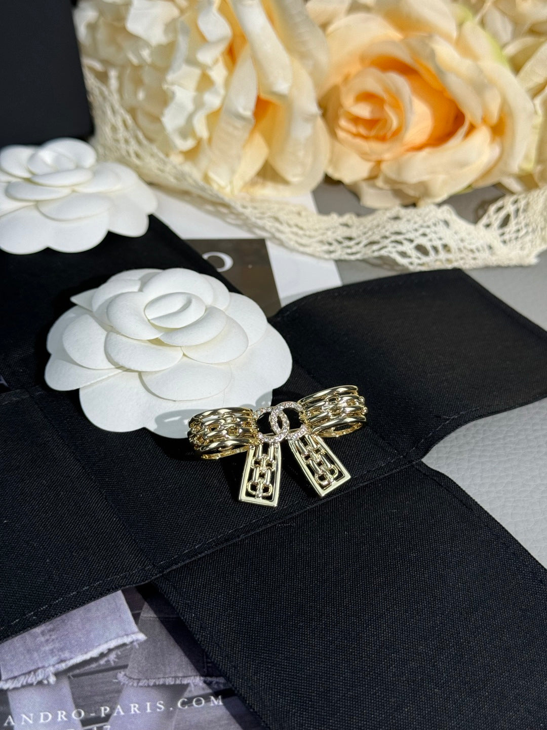 [Liorra]25K Hollow Bow Brooch