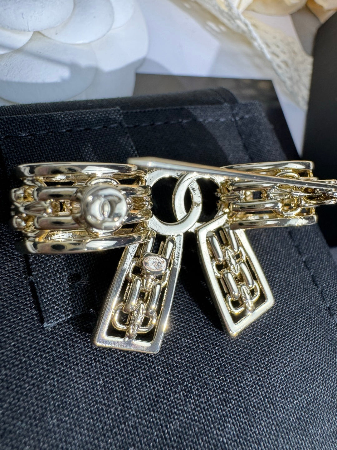 [Liorra]25K Hollow Bow Brooch