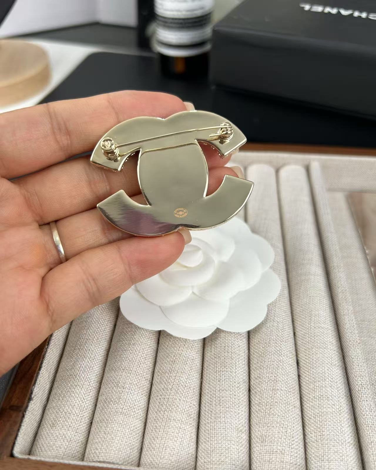 [Liorra]Pink Resin Classic Brooch 5cm