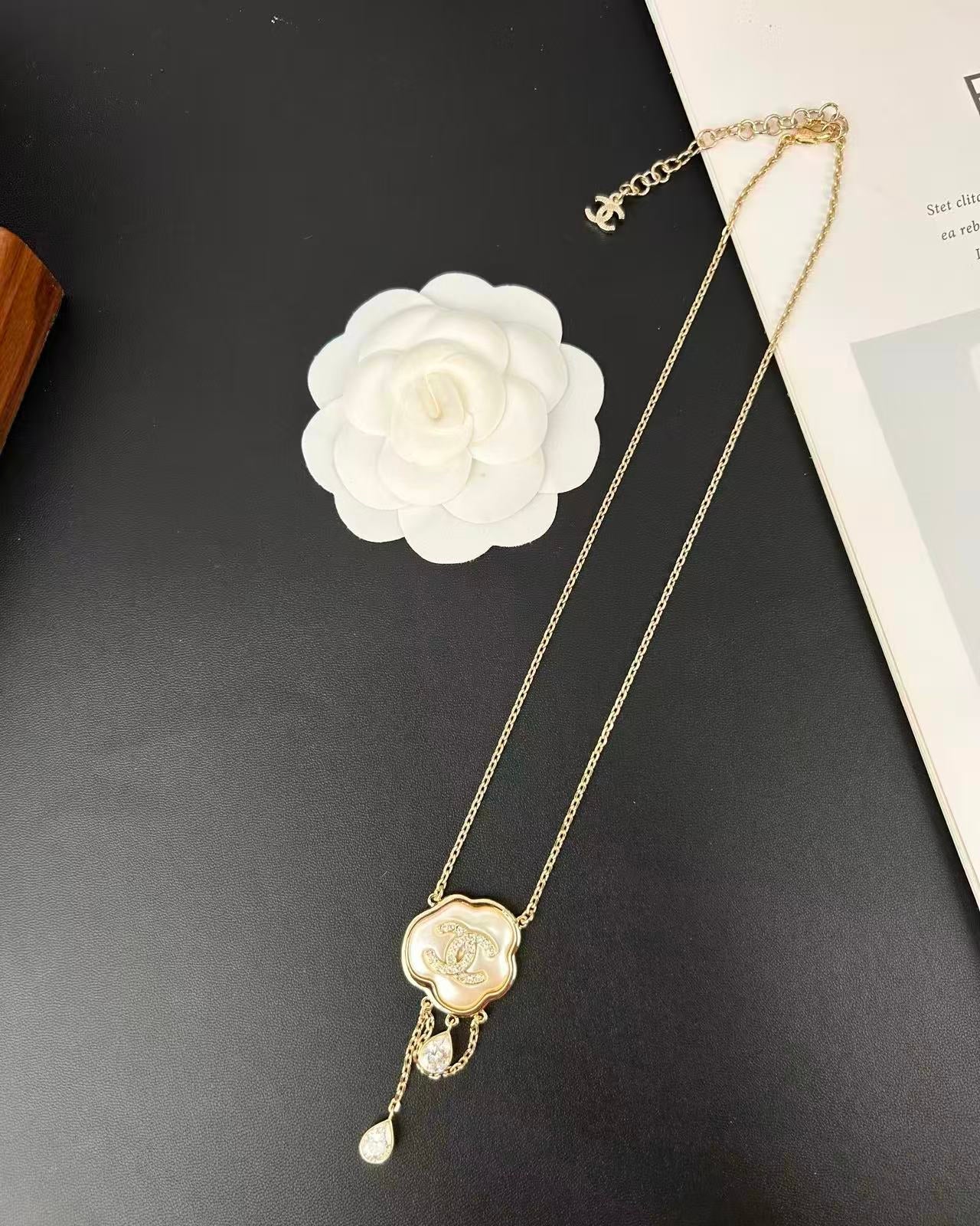 [Liorra]Cloud Pearl Mother-of-Pearl Diamond Chain Pendant Necklace