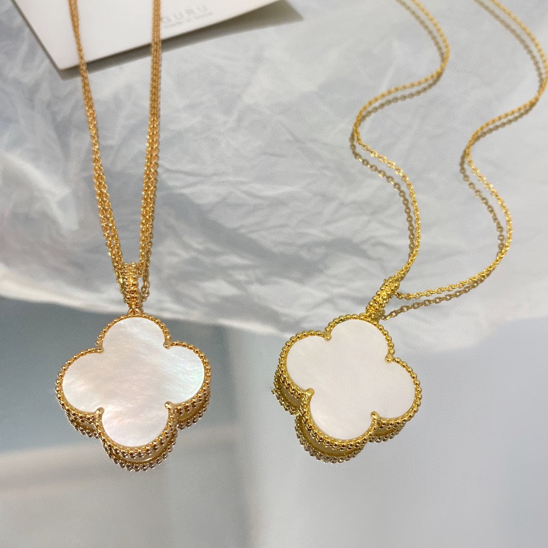 [Liorra]CLOVER 25MM MOP LARGE PENDANT NECKLACE