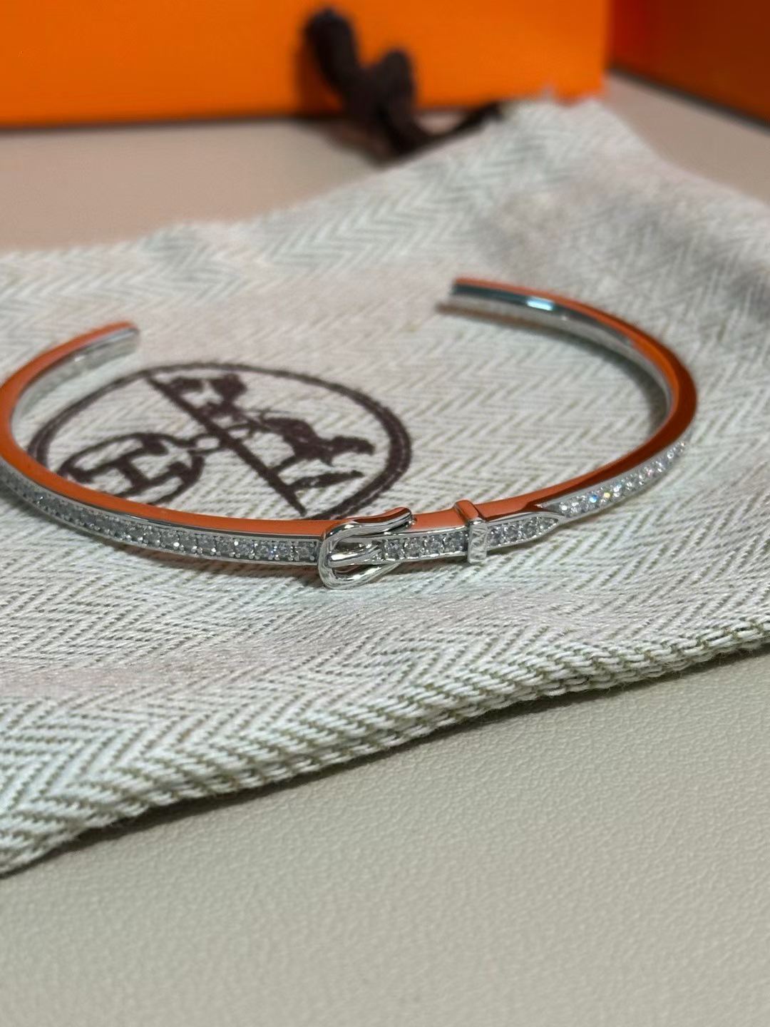[?Liorra]DIAMOND-ENCRUSTED BRACELET THREE COLORS