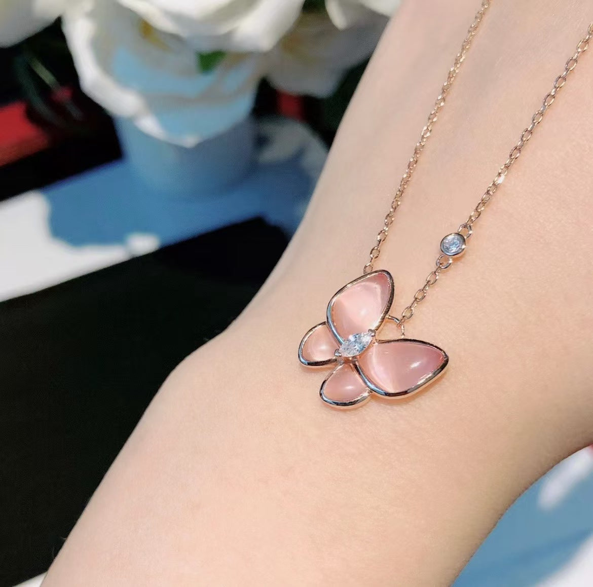 [Liorra]BUTTERFLY PINK MOTHER-OF-PEARL DIAMOND NECKLACE