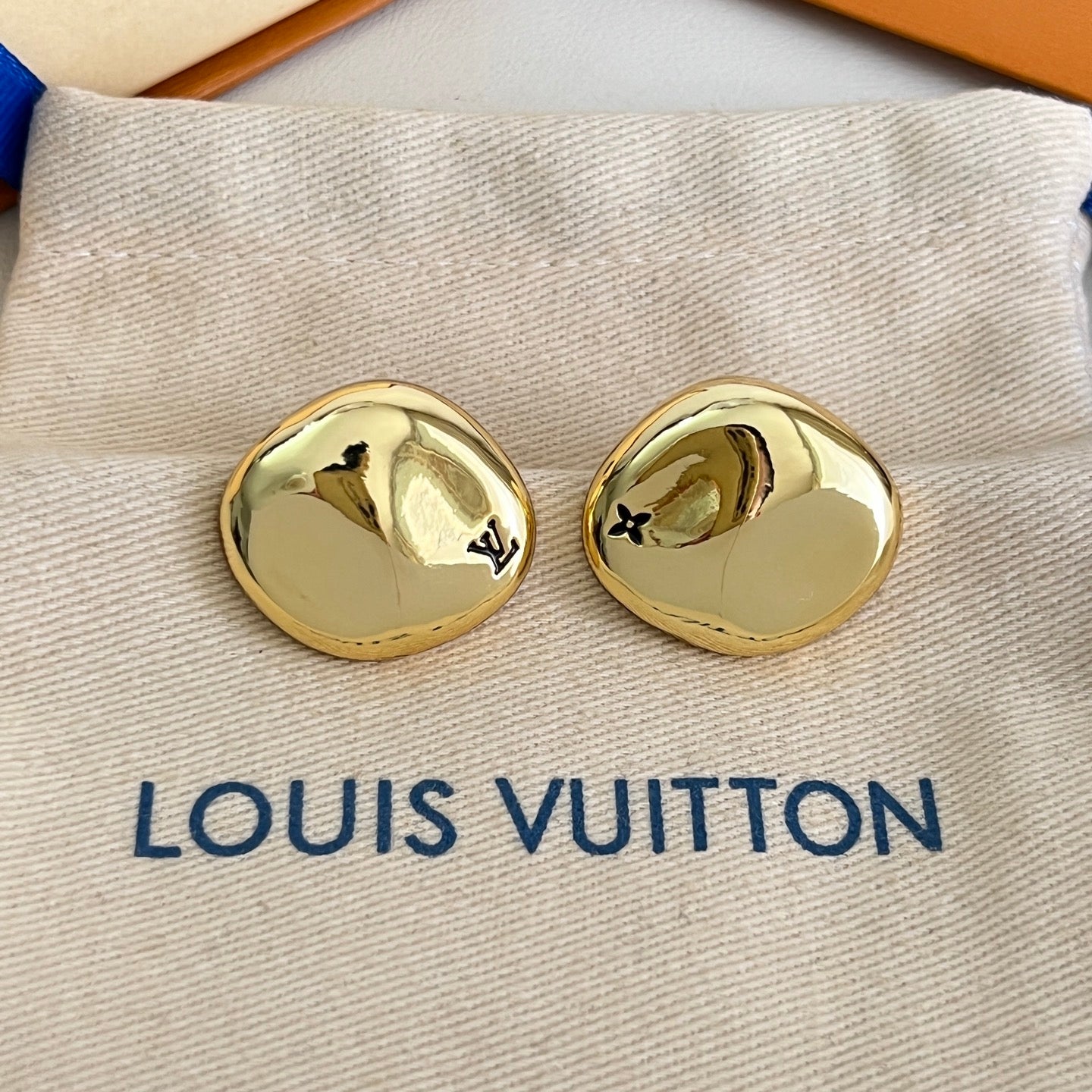 [Liorra]Gold Paris Stud Earrings