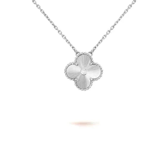 [Liorra]CLOVER  15MM DIAMOND LASER NECKLACE SILVER
