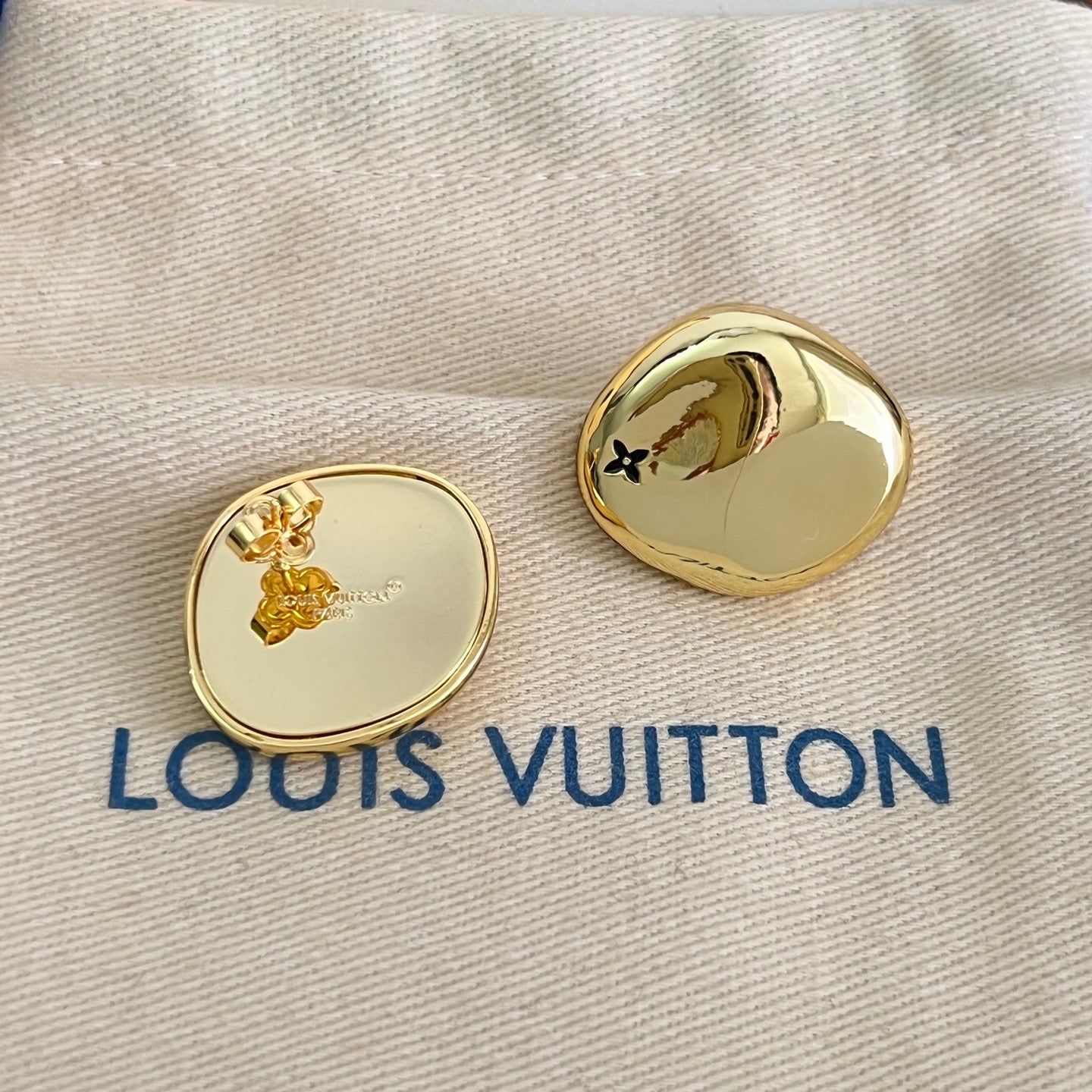 [Liorra]Gold Paris Stud Earrings
