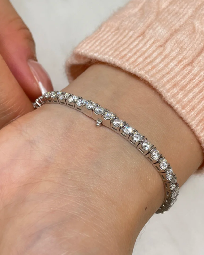 [Liorra]  CLASSIC BASEBALL BRACELAT, 52 DIAMOND