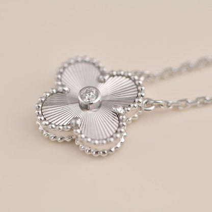 [Liorra]CLOVER  15MM DIAMOND LASER NECKLACE SILVER